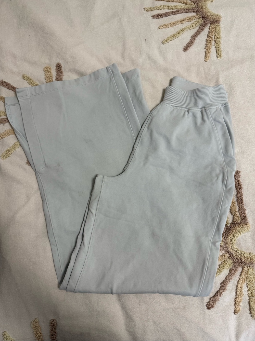 Lululemon Women’s wide leg Sweatpants